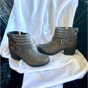 NWOT Sanita gray  zip booties